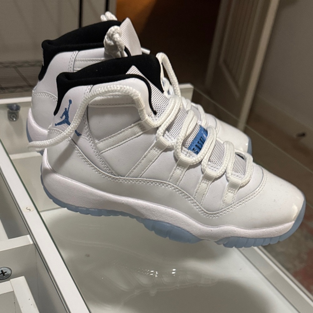 Kids Jordan’s retro size 3.5.  LIKE NEW son only wore once